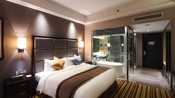 Minibar, in-room safe, desk, iron/ironing board
