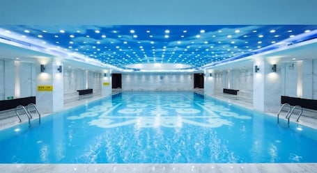 Indoor pool, outdoor pool. Millennium Hotel Fuqing