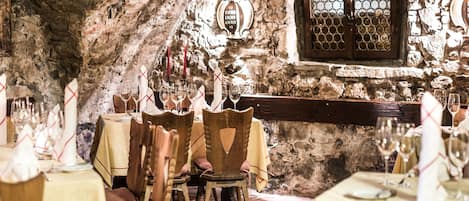 Lunsj og middag serveres, regionale retter