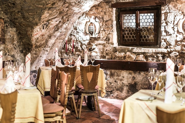 Lunch and dinner served, Regional cuisine