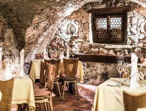 Lunch and dinner served, Regional cuisine