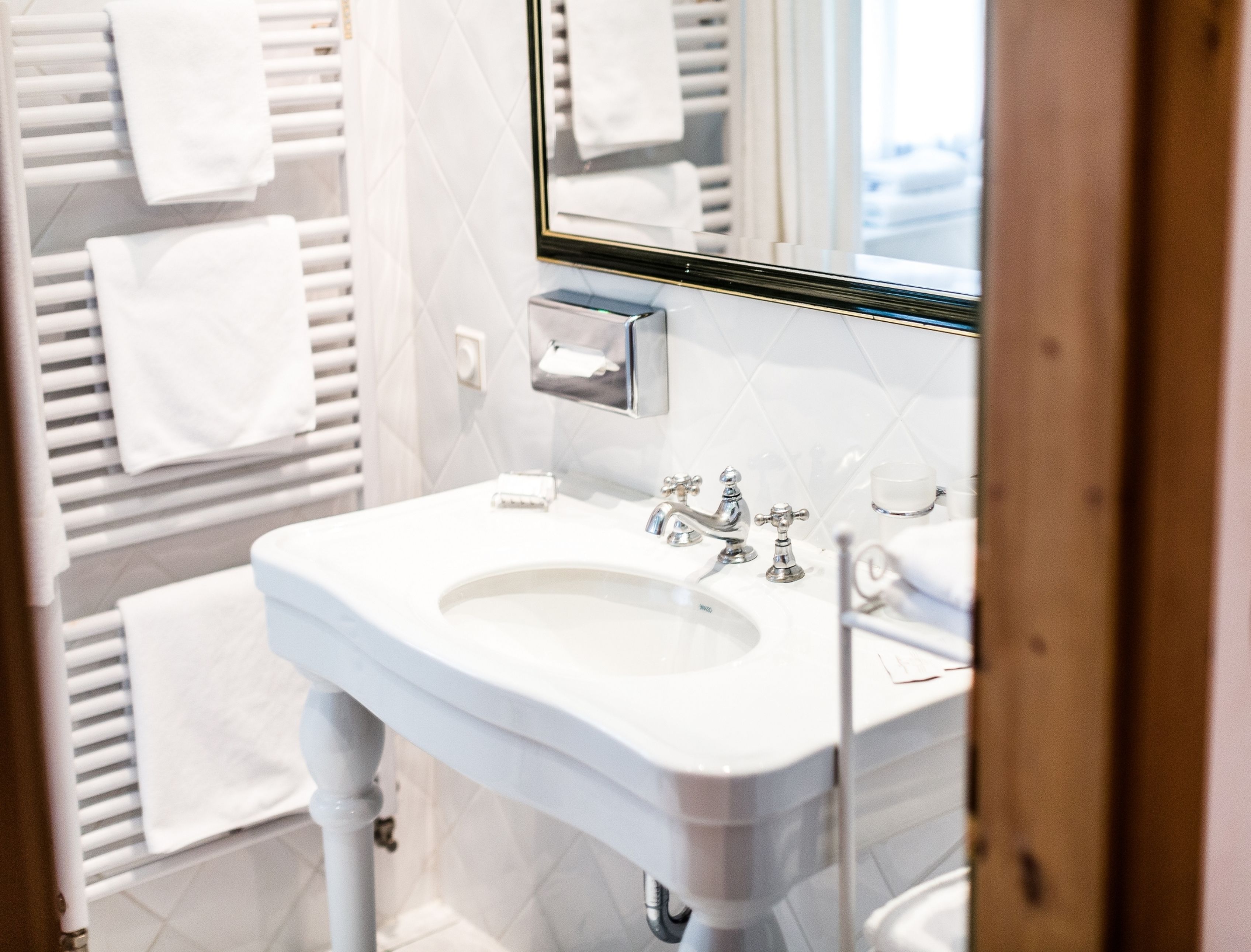 family room | bathroom sink