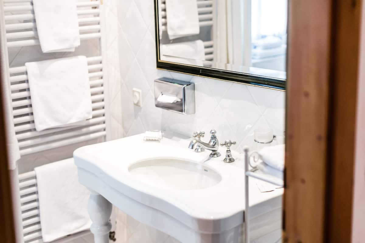 family room | bathroom sink