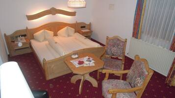 Romantic Room, Balcony | In-room safe, soundproofing, free WiFi