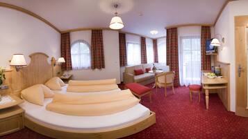 Superior Double Room, Balcony (Harmoniezimmer) | In-room safe, soundproofing, free WiFi