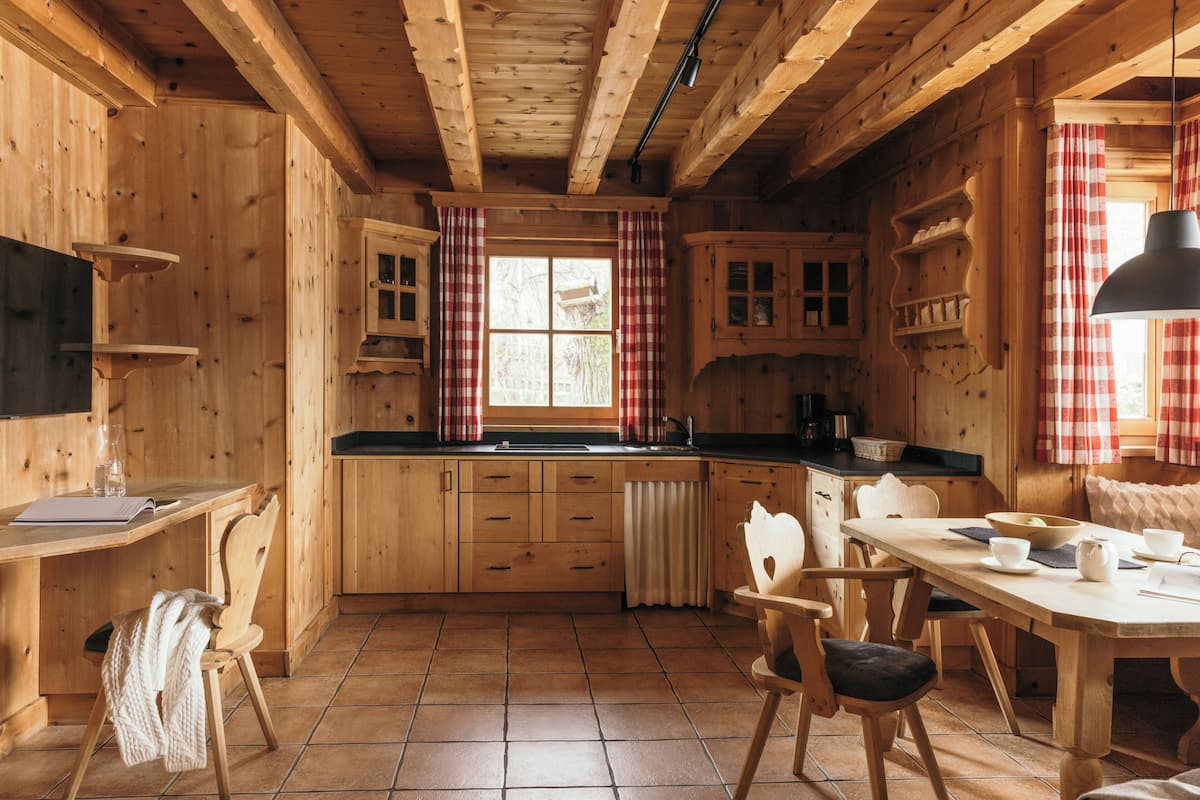 fridge, coffee/tea maker, electric kettle