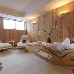 Sauna, Swedish massages, sports massages, facials
