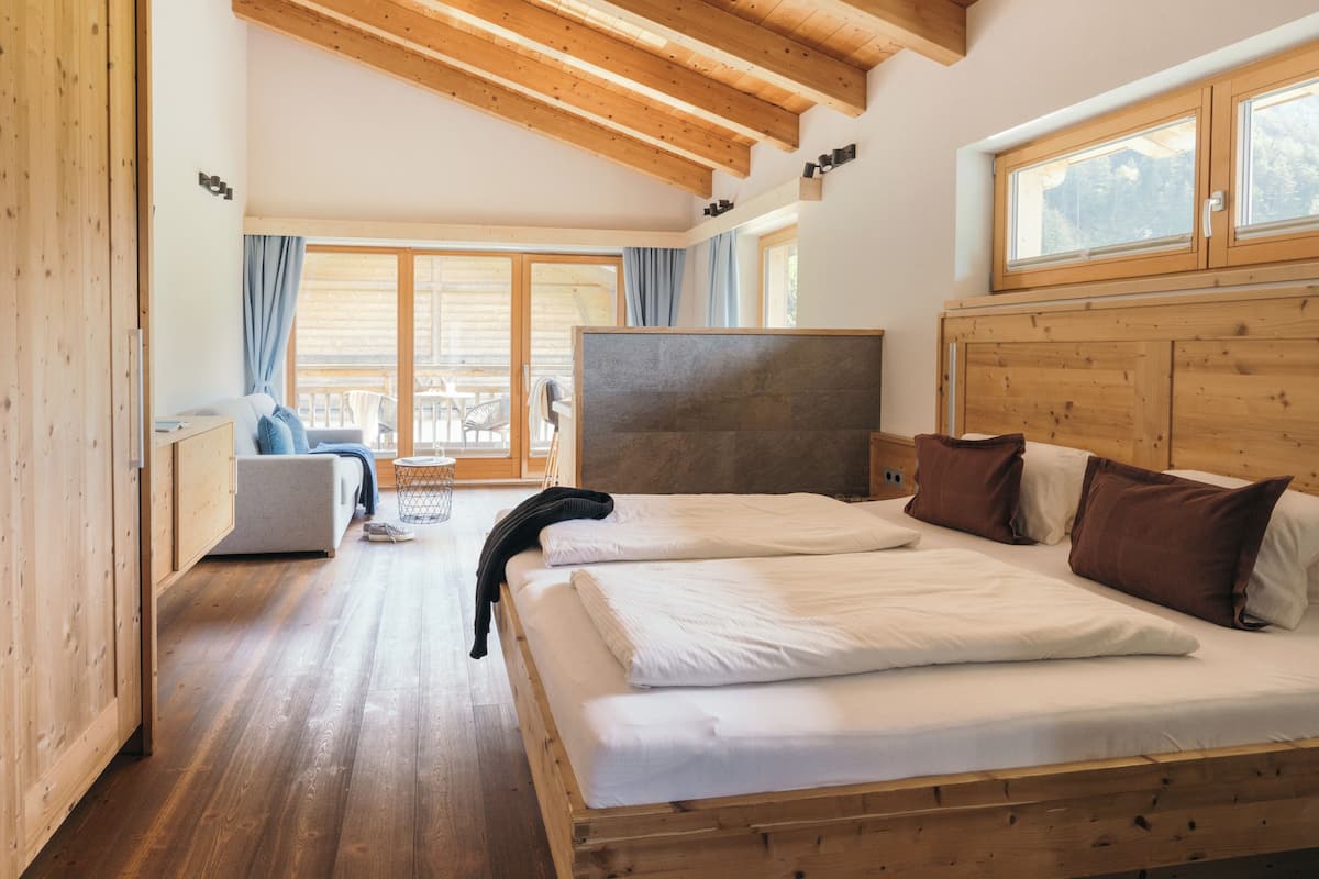 Superior tweepersoonskamer, balkon, uitzicht op gebergte | Luxe beddengoed, een minibar met enkele gratis items