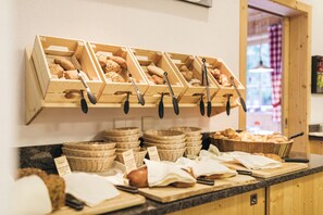 Tägliches Frühstücksbuffet gegen Gebühr
