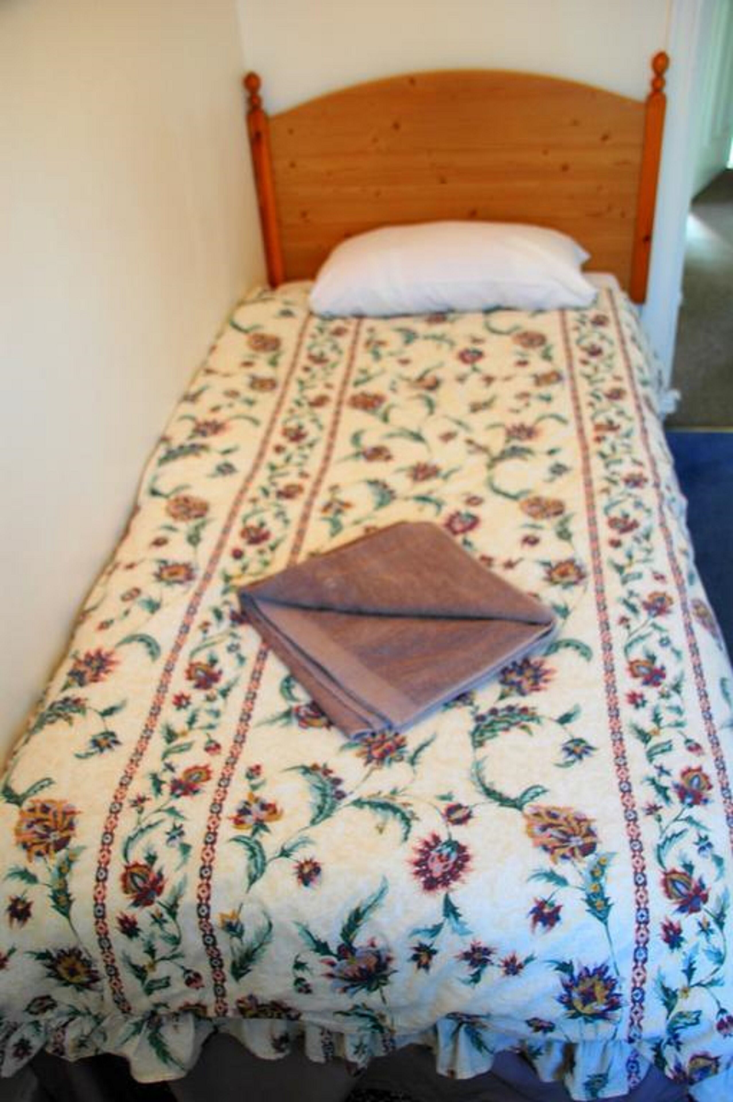 Free WiFi, bed sheets