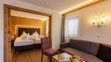 Junior Suite (Large) | 1 bedroom, in-room safe, individually decorated, individually furnished