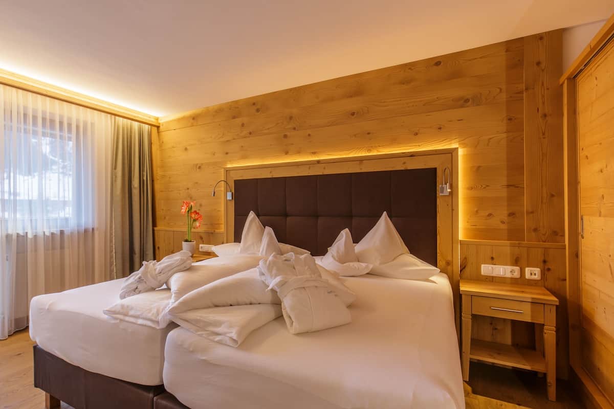 Suite, Balcony