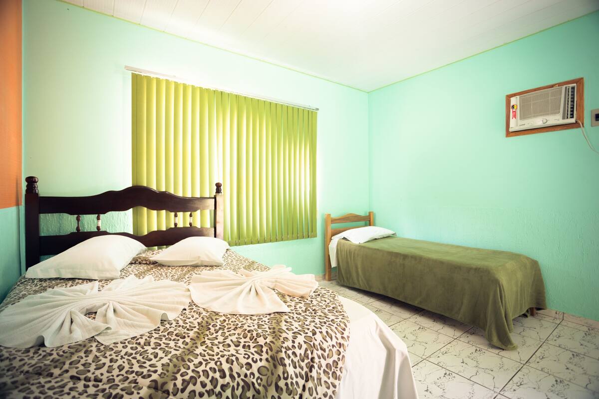 Free WiFi, bed sheets