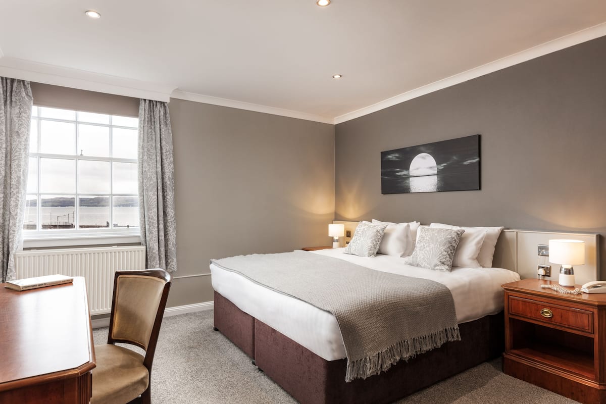 double or twin room (loch view ) | 1 bedroom, desk, iron/ironing board, free wifi