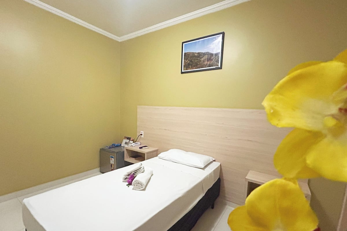 Chambre Simple Standard | Minibar, bureau, fer et planche à repasser, Wi-Fi gratuit