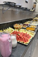 Desayuno bufé gratuito y diario