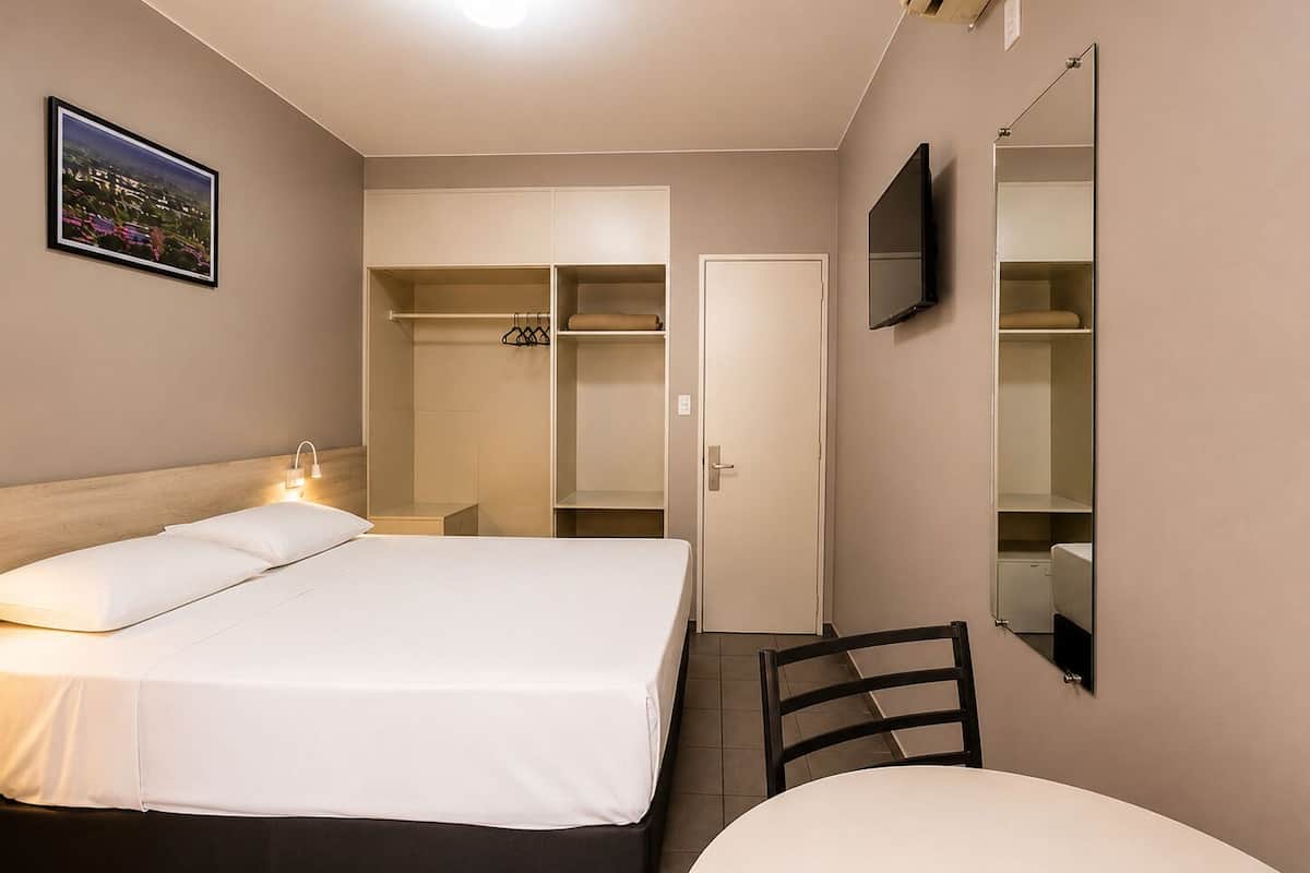 Deluxe Double Room | Minibar, desk, iron/ironing board (on request), WiFi (free)
