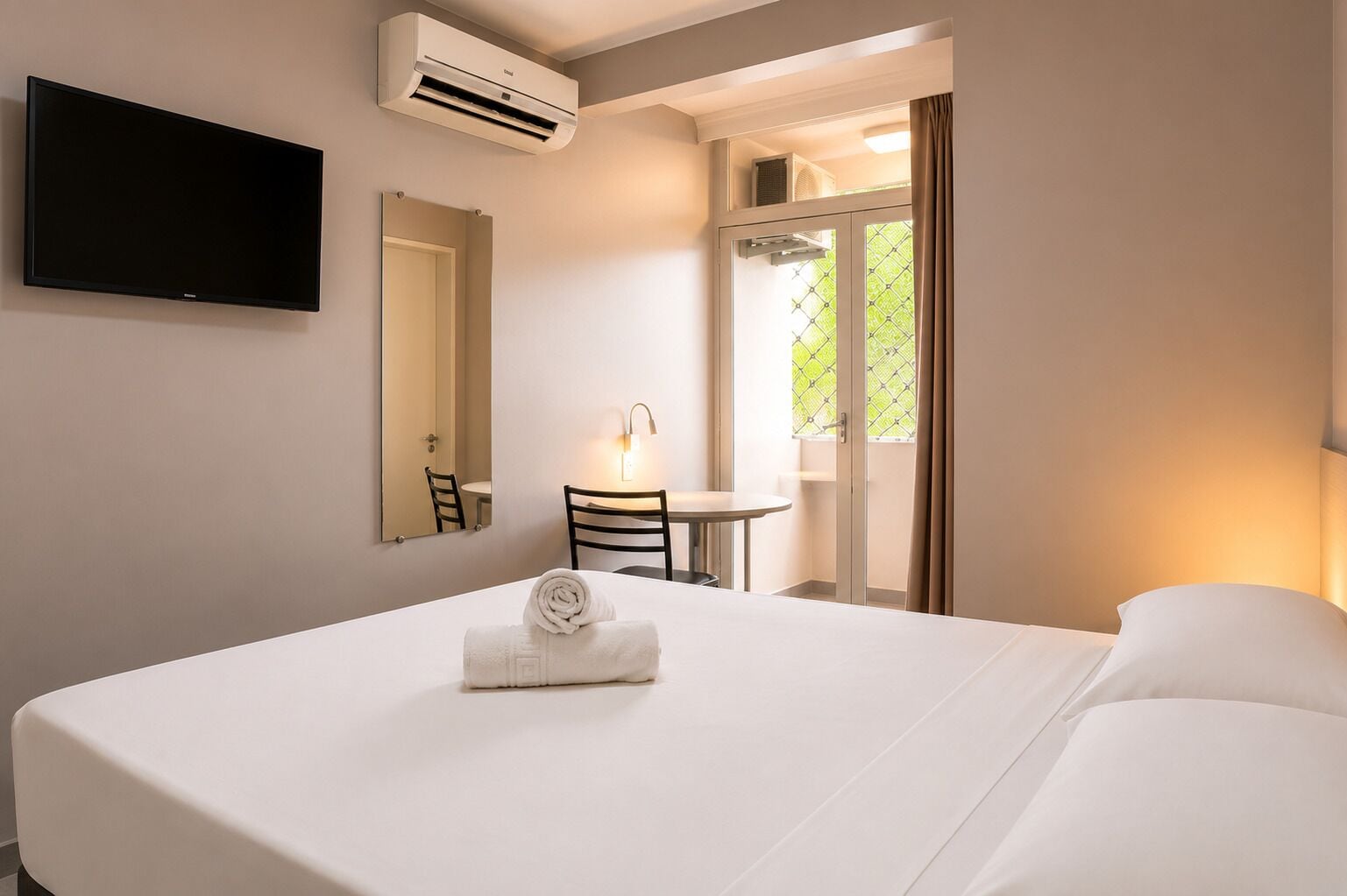 Deluxe Double Room | Minibar, desk, iron/ironing board, free WiFi