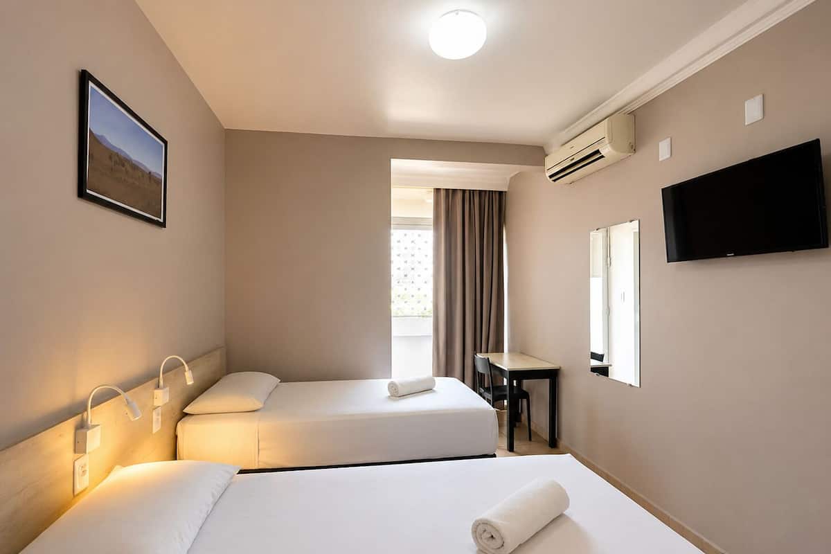 Deluxe Twin Room | Minibar, desk, iron/ironing board (on request), WiFi (free)