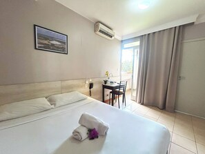 Deluxe Double Room, Mobility Accessible | Minibar, desk, iron/ironing board, free WiFi - Hotel El Pilar by Bsb Inn (Brasília)