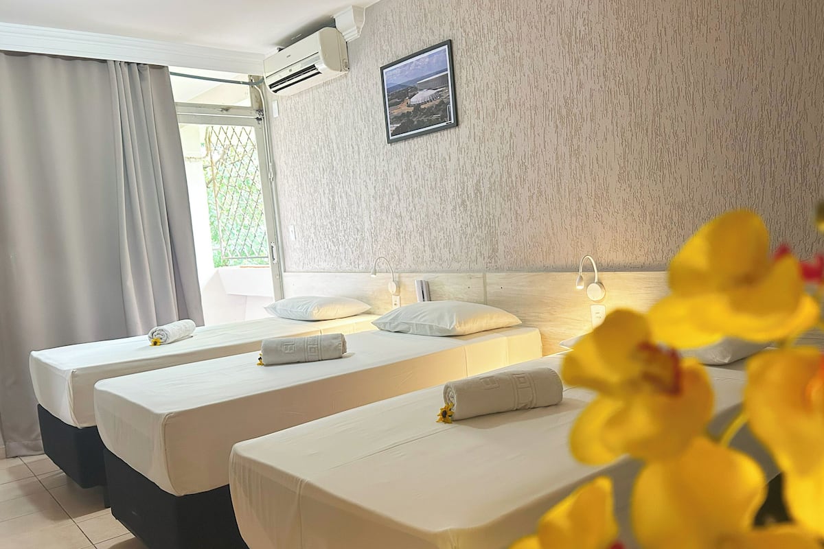 Chambre Triple Supérieure | Minibar, bureau, fer et planche à repasser, Wi-Fi gratuit
