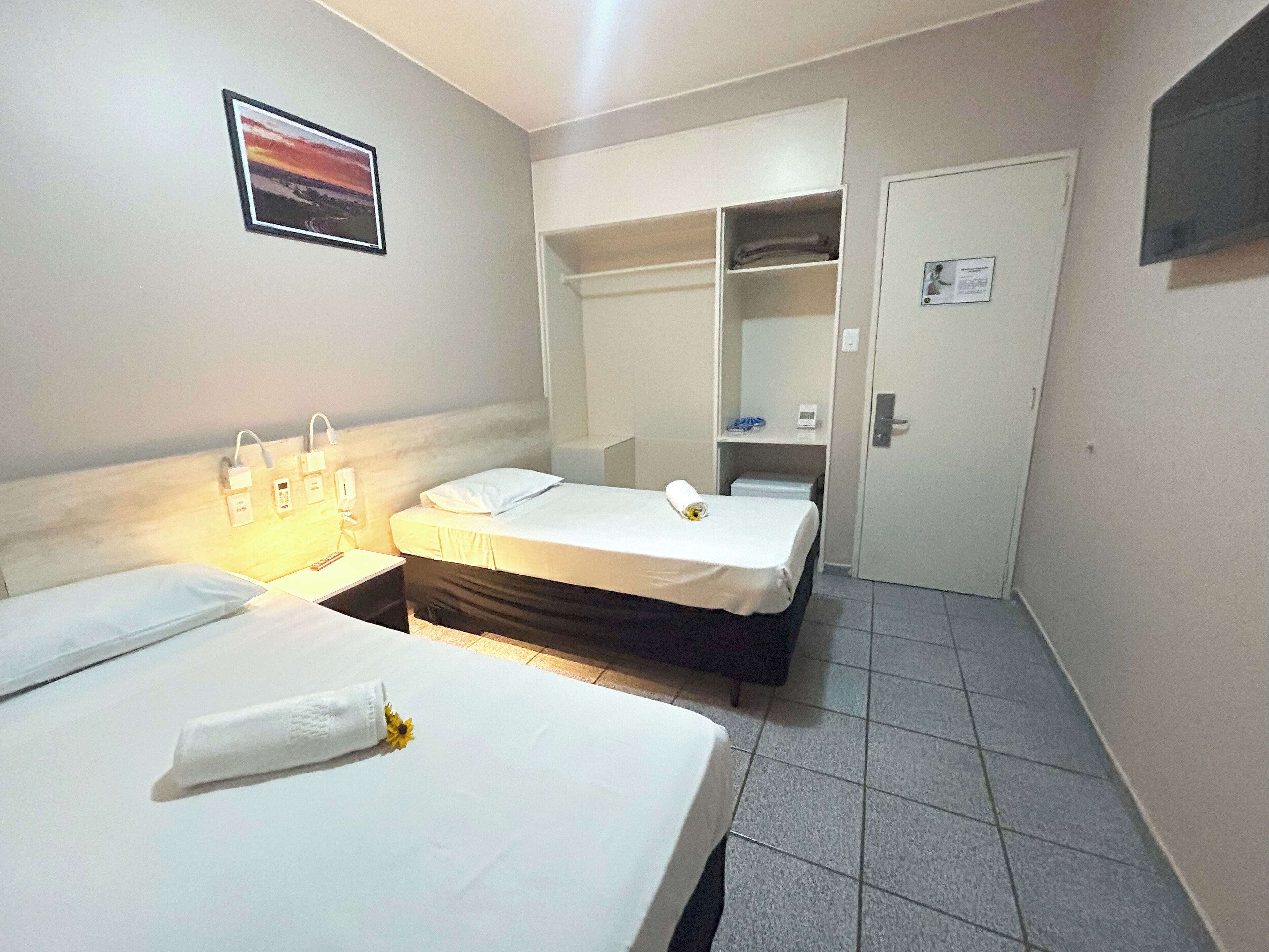 Standard Twin Room | Minibar, desk, iron/ironing board, free WiFi