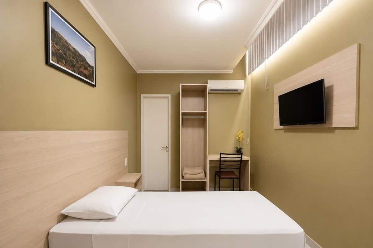 Standard Single Room | Minibar, desk, iron/ironing board (on request), WiFi (free)