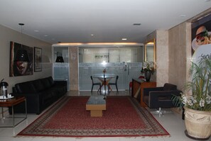 ฝ่ายต้อนรับ