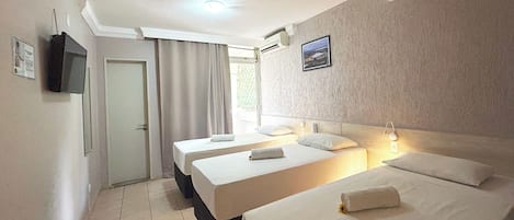 Chambre Triple Supérieure | Minibar, bureau, fer et planche à repasser, Wi-Fi gratuit
