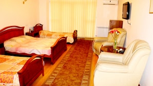 Standard Quadruple Room - Nur Hotel Yerevan (Yerevan)