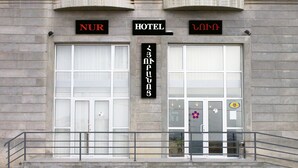 Property entrance - Nur Hotel Yerevan (Yerevan)