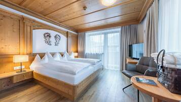 VÀrdeförvaringsskÄp pÄ rummet, gratis wi-fi och sÀngklÀder