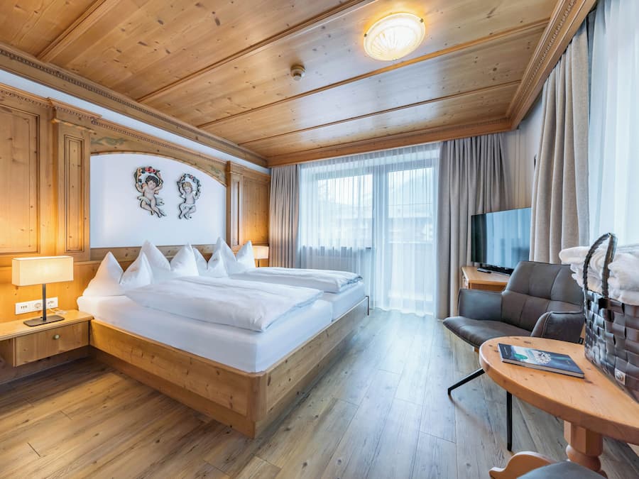 In-room safe, free WiFi, bed sheets