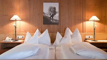 Habitació triple clàssica, vistes a la muntanya | 1 dormitori, caixa forta a l'habitació, wifi gratuïta i roba de llit