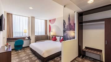 Premium bedding, in-room safe, desk, laptop workspace