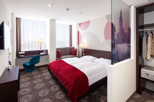 Comfort Business Double Room | Premium bedding, in-room safe, desk, laptop workspace