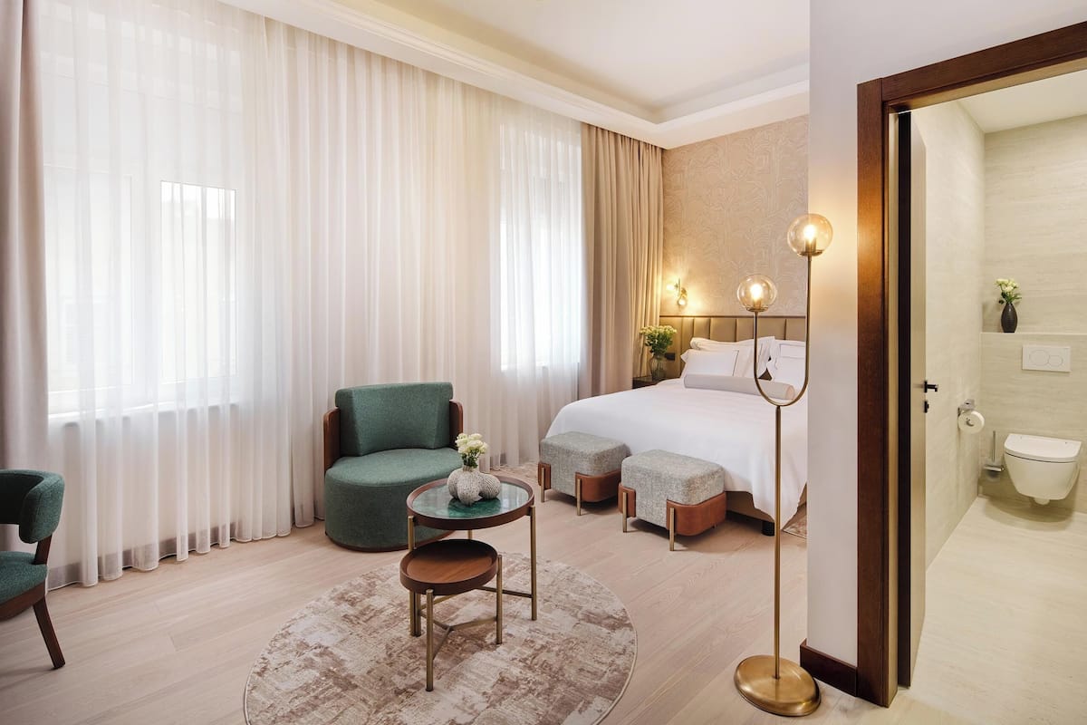 Premium bedding, minibar, in-room safe, desk