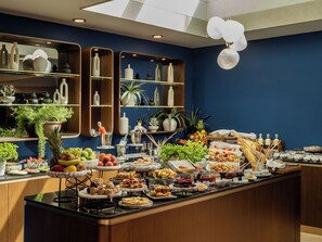 Breakfast served 