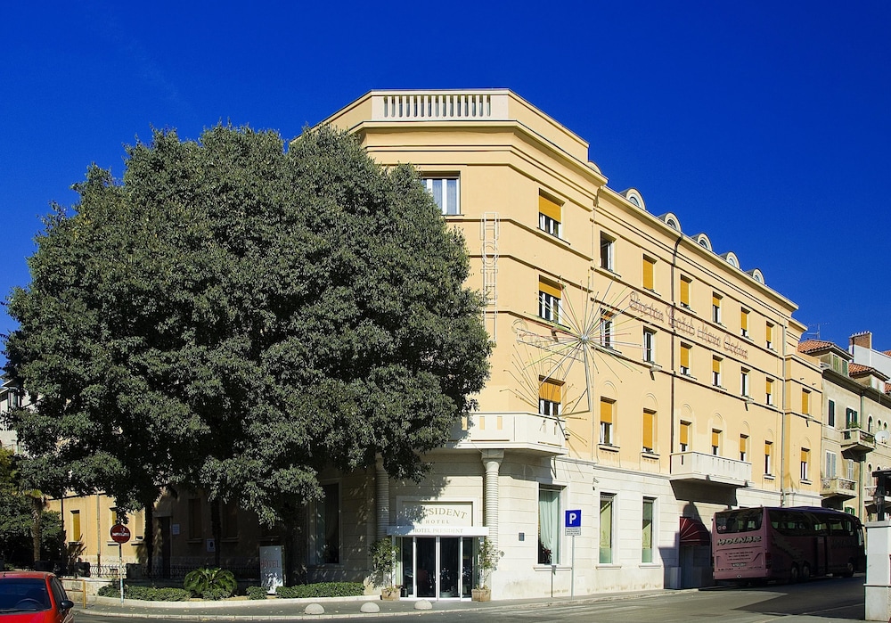 Hotel President Split image
