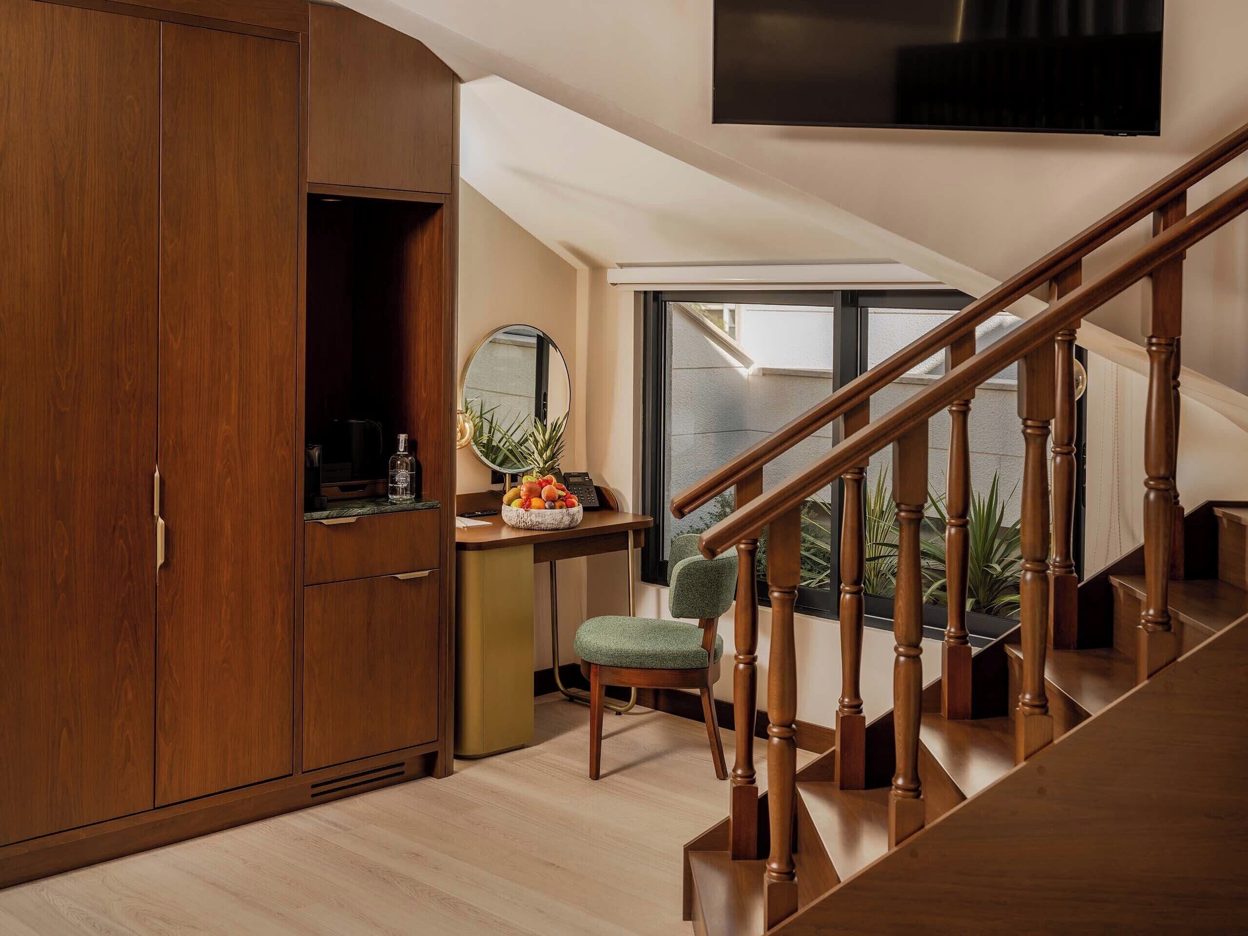 family suite | premium bedding, minibar, in-room safe, desk