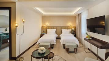Roupas de cama premium, frigobar, cofres nos quartos, escrivaninha