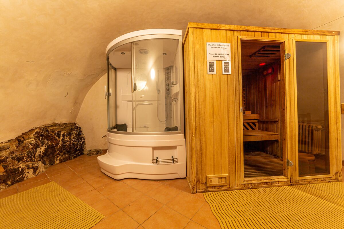 hot stone massages, prenatal massages, sports massages, facials