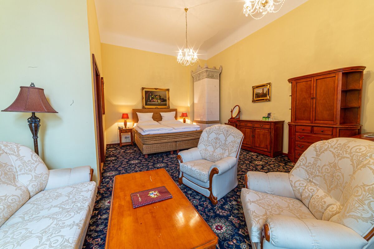 deluxe double or twin room | 1 bedroom, minibar, in-room safe, desk