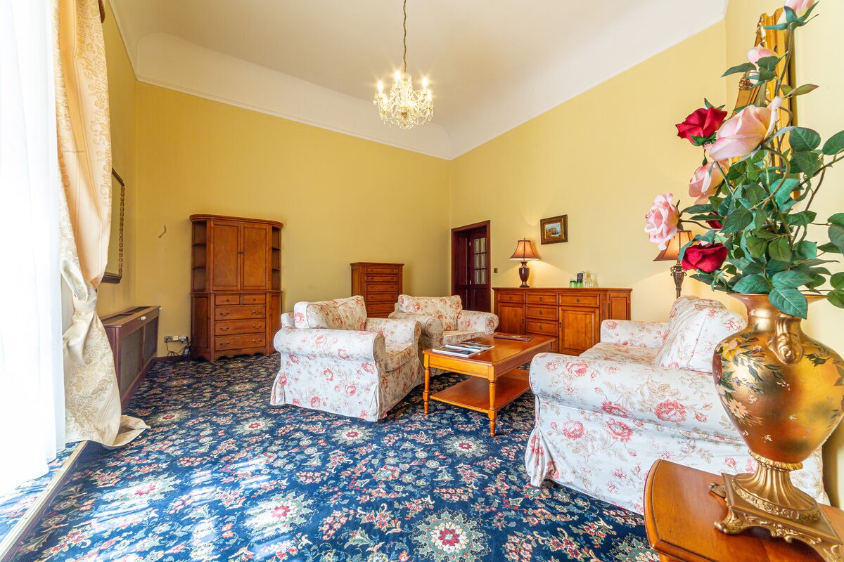 family apartment, 1 bedroom | 1 bedroom, minibar, in-room safe, desk