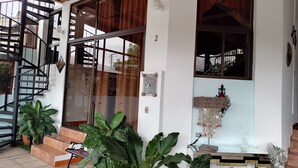 家庭公寓, 2 间卧室, 厨房 (1st Floor)