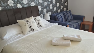 Kamar Double Standar | Brankas, meja kerja, tirai kedap cahaya, dan kedap suara