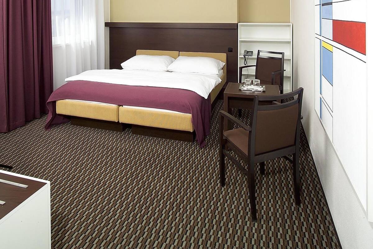 Habitación Business con 1 cama doble o 2 individuales | Cortinas opacas, tabla de planchar con plancha, cunas gratuitas