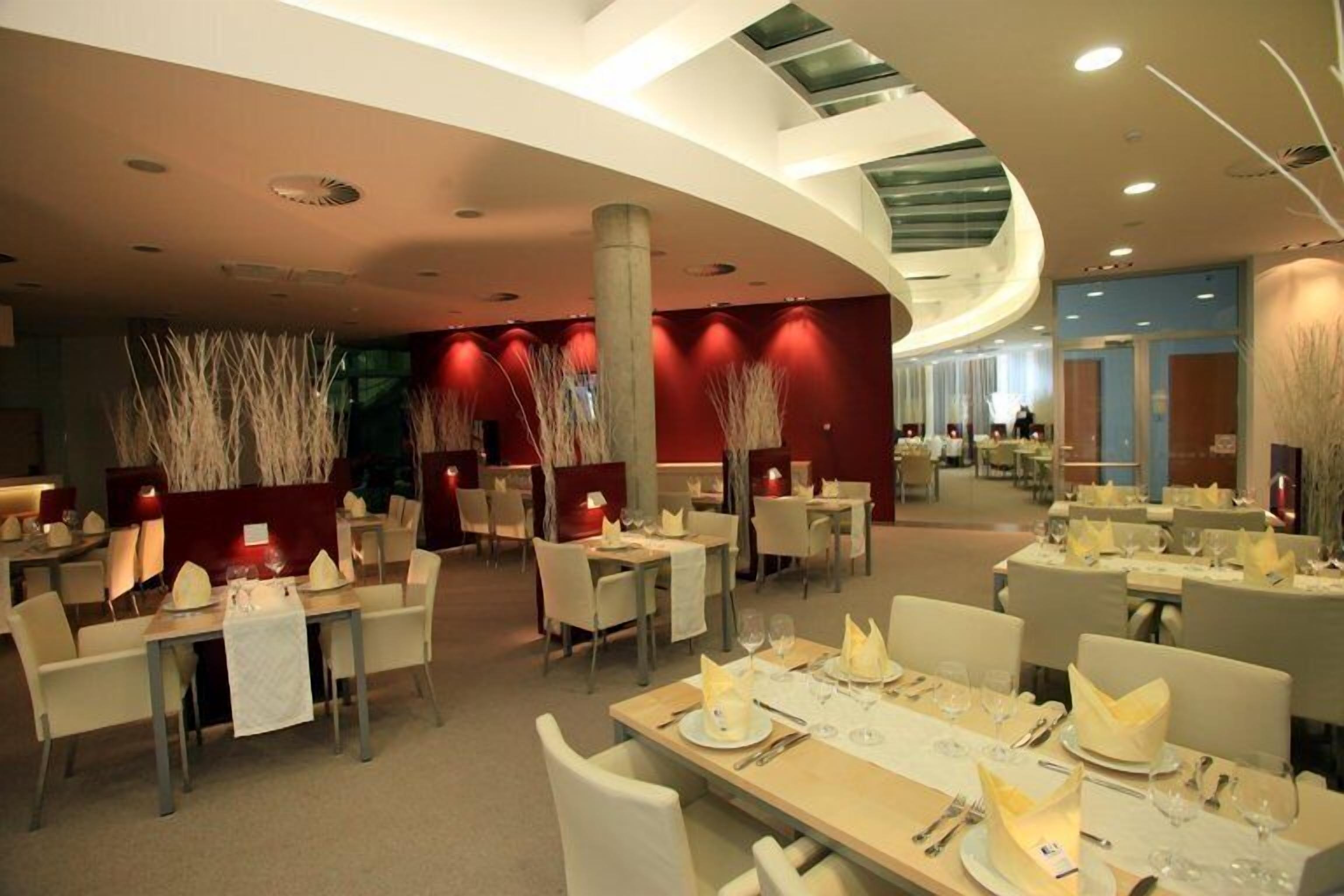 Se sirven desayunos, comidas, cenas y cocina internacional 