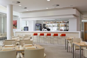 Bar (on property) - Orea Hotel Atrium (Otrokovice)