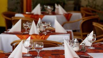 Breakfast, lunch, dinner served; Regional cuisine, alfresco dining